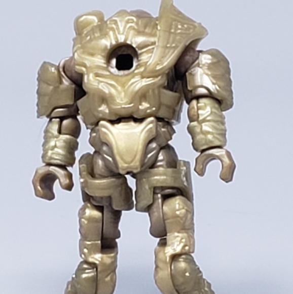 Mega Construx Halo Gold Arbiter Mini-Action Figure - Picture 3 of 8